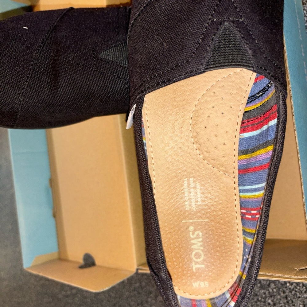 Tom Shoes - Picture 4 of 4